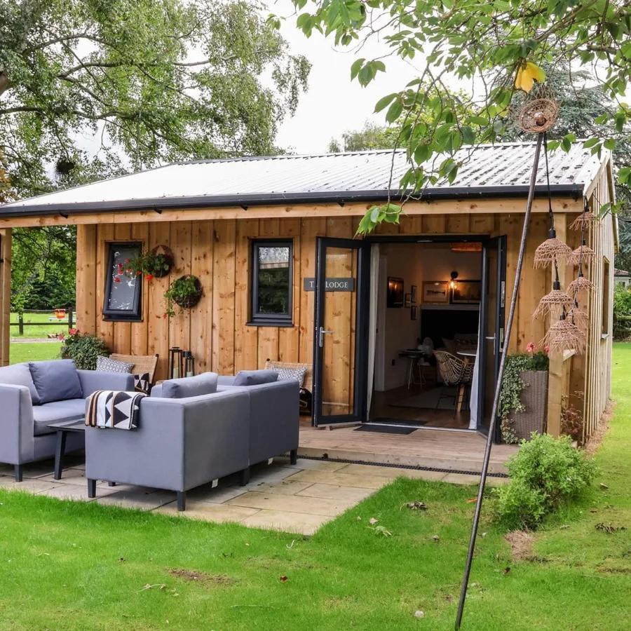 Meadows Lodge York Bagian luar foto