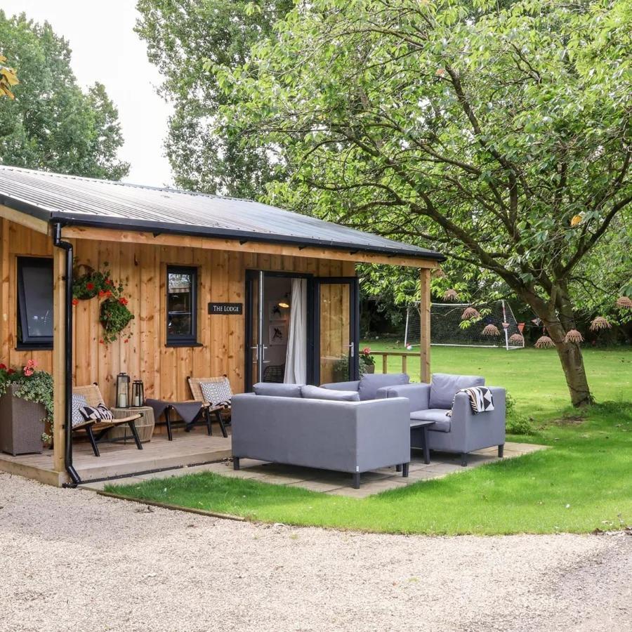 Meadows Lodge York Bagian luar foto